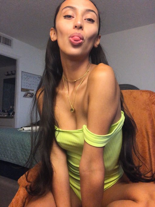 Ummm... I&rsquo;m horny. Who&rsquo;s gonna get me off tonight 😏💦😘 Happy WETnesday!! https://t.co/mroxxkU0RZ<a href="/tag/edcvirtualraveathon"class="tags"><span>#edcvirtualraveathon</span></a>