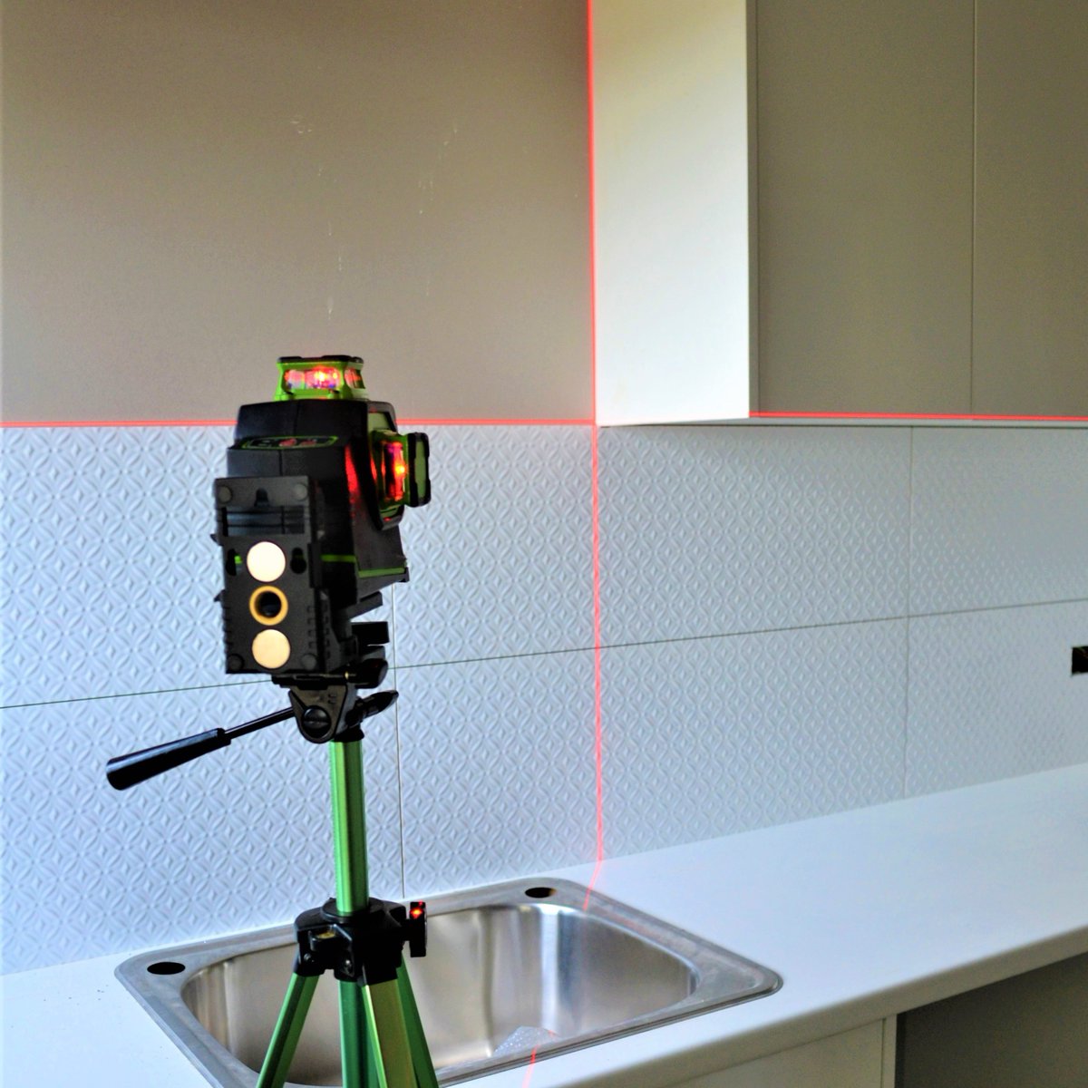 IMEXLasers's tweet photo. The Imex LX3DR red beam is a great economical way to get into an uninterrupted 3 line 360° laser. The red beam is cheaper than the green beam version but still packs a punch in most interior situations especially for tiling, electrical fit-out and shopfitting. https://t.co/tYmXyp1AUU