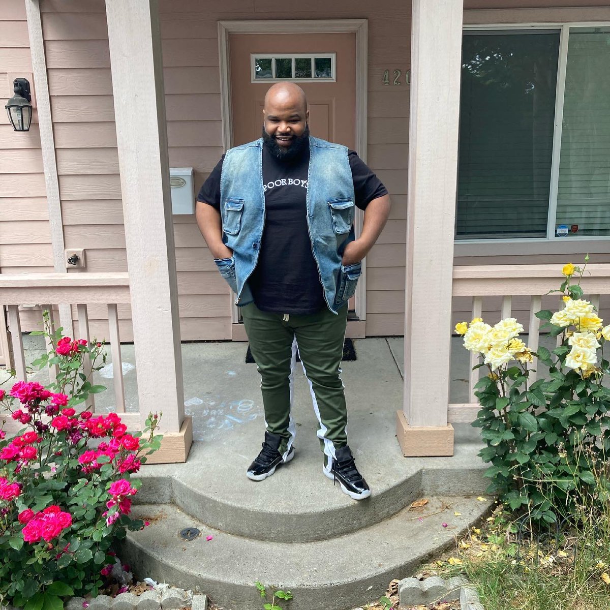 LionelTank's tweet photo. Happy Birthday To Me!

Vest/Pants @fashionnovamen 
Shirt @PoorboysCo @PoorboysCo 
Shoes @Jumpman23 https://t.co/6TUs87RIbk