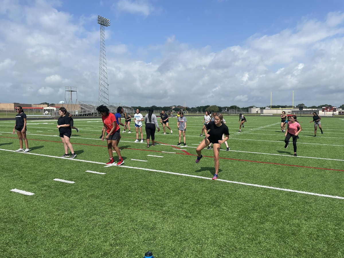 Love seeing our Lady Ranger athletes committed to getting better and stronger this summer #SACcamp #nodaysoff