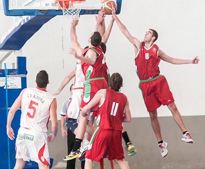 Jose Manuel Puertas (@josempuertas) on Twitter photo HILO
En mayo de 2012 desapareció <a href="/CBGRANADASAD/">CB Granada</a>. El baloncesto granadino quedaba huérfano, pero cuatro locos se empeñaron en que el legado no muriera.
Nació entonces el @FundacionCBG, con bastante cantera pero un primer equipo en 1a Nacional.Jugaba en el Veleta, pabellón de barrio HILO
En mayo de 2012 desapareció <a href="/CBGRANADASAD/">CB Granada</a>. El baloncesto granadino quedaba huérfano, pero cuatro locos se empeñaron en que el legado no muriera.
Nació entonces el @FundacionCBG, con bastante cantera pero un primer equipo en 1a Nacional.Jugaba en el Veleta, pabellón de barrio
