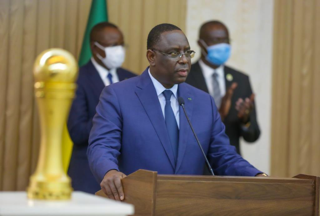 Emergence_durab's tweet photo. Un grade de Chevalier dans l'ordre national du lion plus 10 millions de fcfa pour chaque joueur et membre du staff. C'est la récompense du Président @Macky_Sall aux performances de l'équipe nationale de beach soccer. #kebetu https://t.co/YkBl0eNoWD