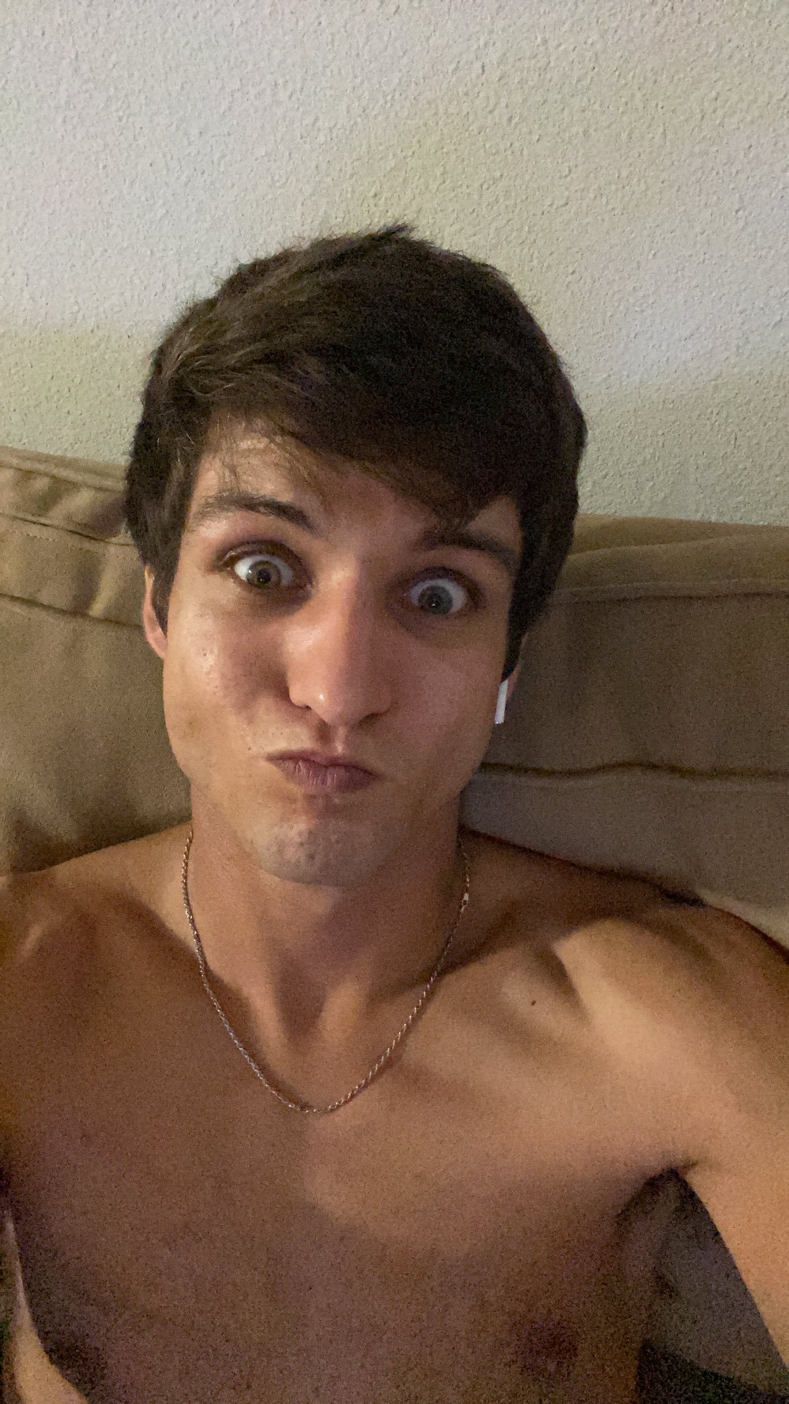 Elliot Finn on Twitter: "Hello 👋 https://t.co/0Wl9yJwKVm" / Twitter