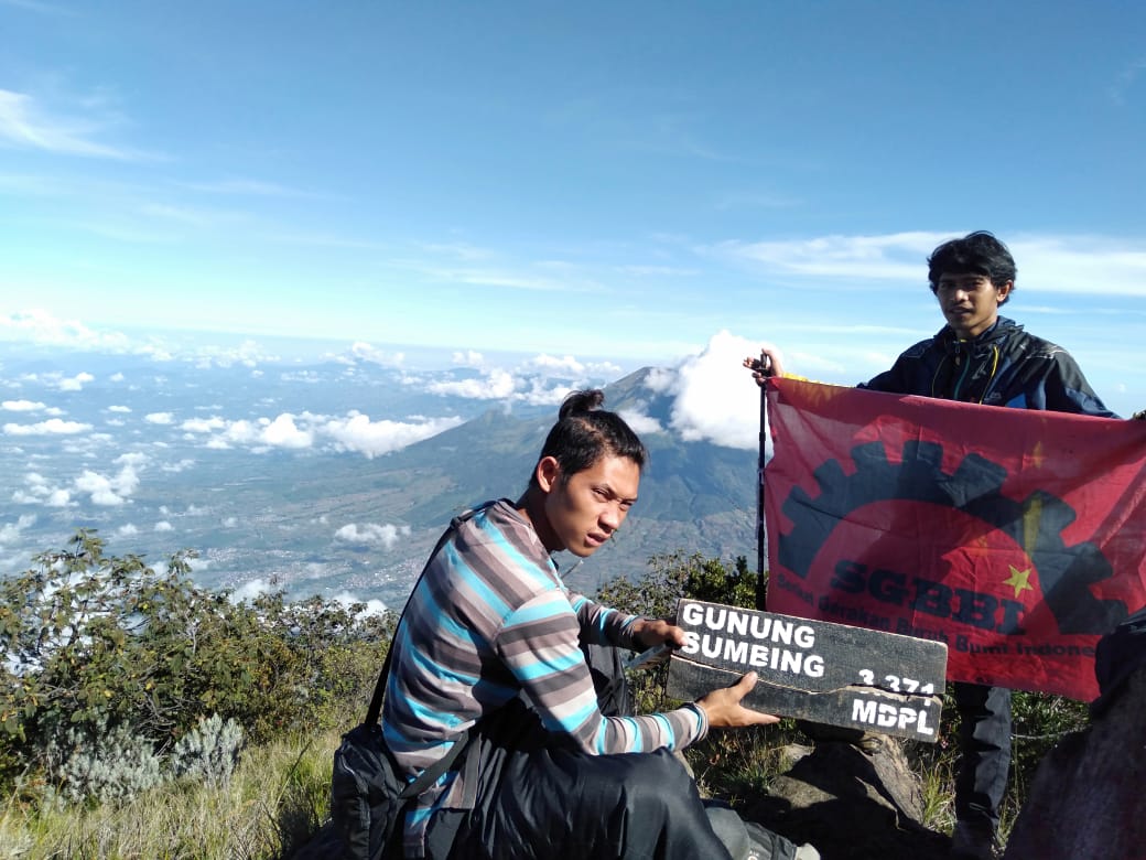 OmZhonen's tweet photo. Akan indah pada waktu nya..
Melawan pengusaha yg dzolim terhadap buruh nya

#BoikotProdukAice 
#BoikotAice_EsKrim_China https://t.co/R2J6uedd2u