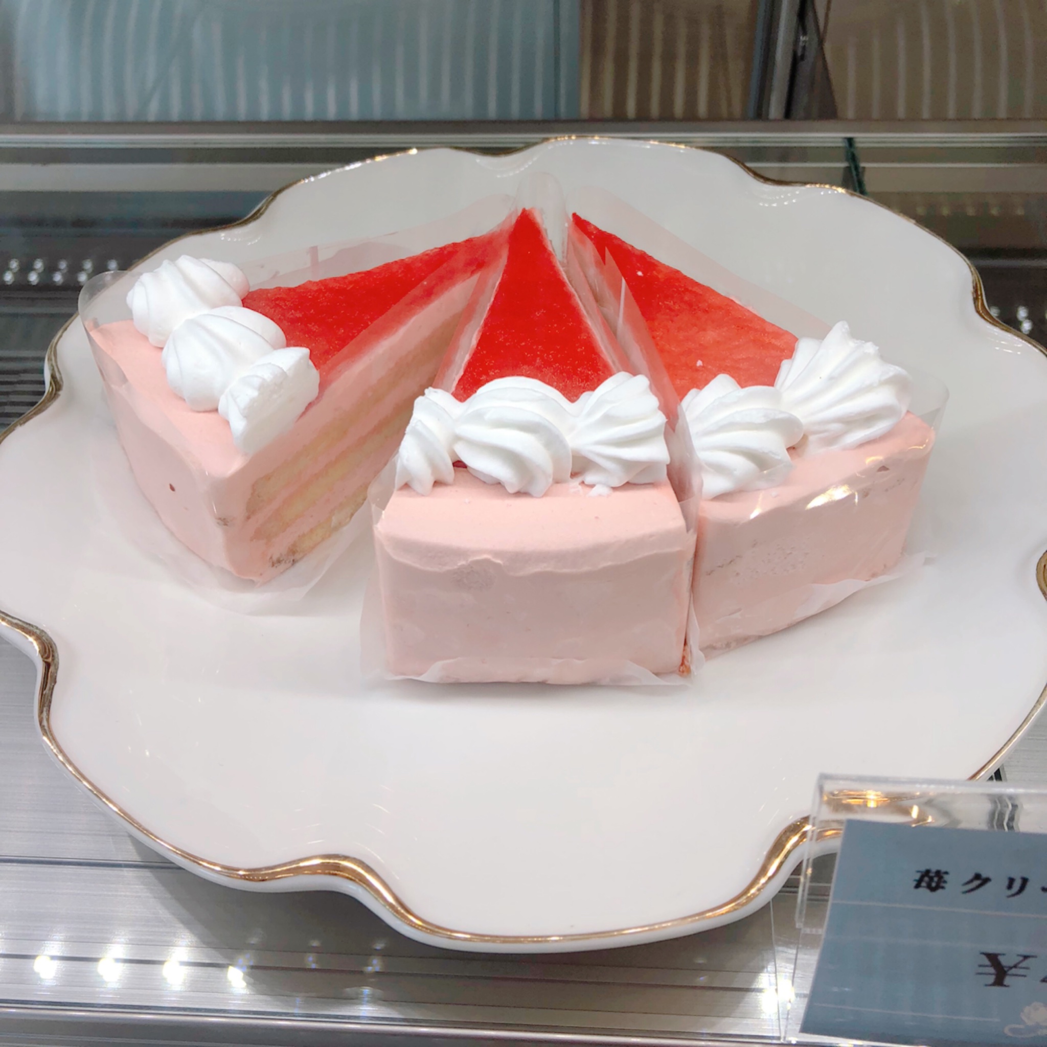 Cocolo Cocolocake 新商品 苺クリームケーキ ラズベリーチョコケーキ マンゴークリーム ケーキ 是非お試しください 池袋 ケーキ屋 焼き T Co J2tf5otarn Twitter