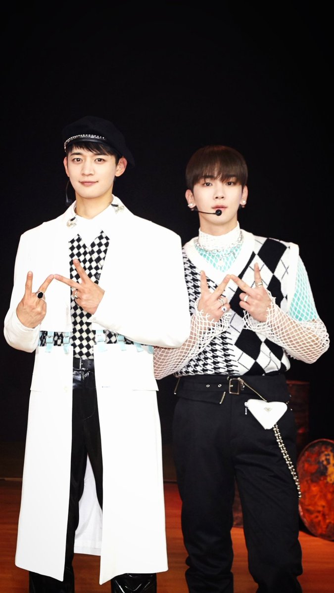 may_shawol0923's tweet photo. #MinKey #91Line #ミンキー #민키
#밍키 #MingKey #KeyMing #KeyHo #샤이니 #シャイニー #SHINee #MinHo #민호 #ミンホ #최민호 #Key #키 #キー #김기범 #기범 #Minhobogoshipo #빛나는샤이니 #SHINeeWORLD #샤이니월드💎 #MissYouMH https://t.co/gjFJlls2Jn