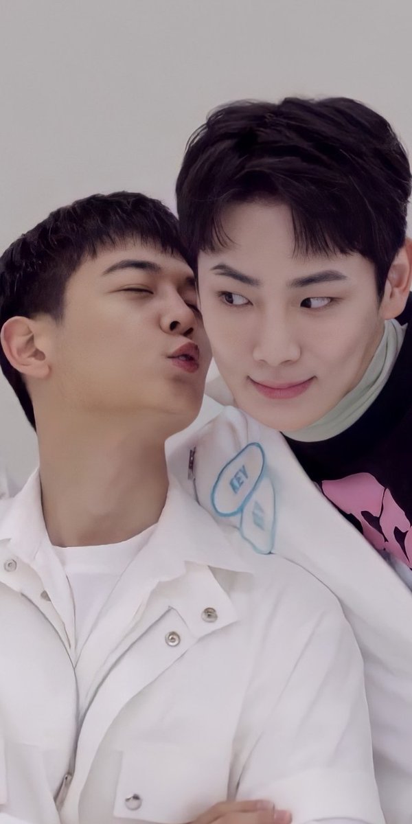 may_shawol0923's tweet photo. #MinKey #91Line #ミンキー #민키
#밍키 #MingKey #KeyMing #KeyHo #샤이니 #シャイニー #SHINee #MinHo #민호 #ミンホ #최민호 #Key #키 #キー #김기범 #기범 #Minhobogoshipo #빛나는샤이니 #SHINeeWORLD #샤이니월드💎 #MissYouMH https://t.co/fbsPeZYQoZ