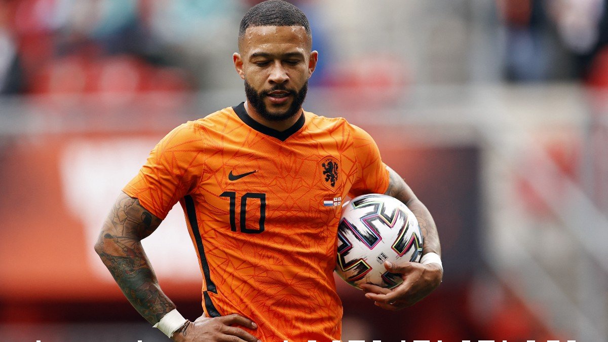 BarcaUniversal's tweet photo. ❗ Juventus have offered a much better economic proposal to Memphis Depay, hence the silence in recent days regarding his possible signing for Barça. He would earn 3M more per season if he accepts the offer from Juve. Barça have been clear, they'll not enter a bidding war.

— MD https://t.co/XZAzfs34Y6