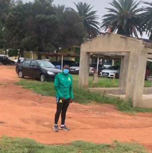 mzwaMGZ's tweet photo. Are there plans of the team moving to a new place? coz if not we need to create a hashtag and try make it trend ..#PavementProject needs to kickoff before the start of the new season to be honest. This is BELOW STANDARD. https://t.co/OHfz7Uw2cC