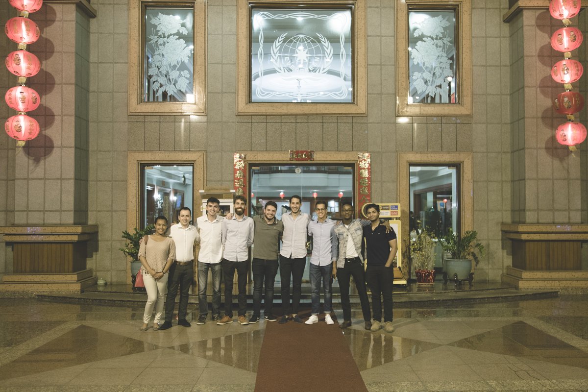 #AIPThrowback to a picture of a dinner gathering with our group of #interns in #Thailand having a Chinese buffet📸 Lifelong friendships are made while #interning #abroad!🇹🇭⁣
⁣