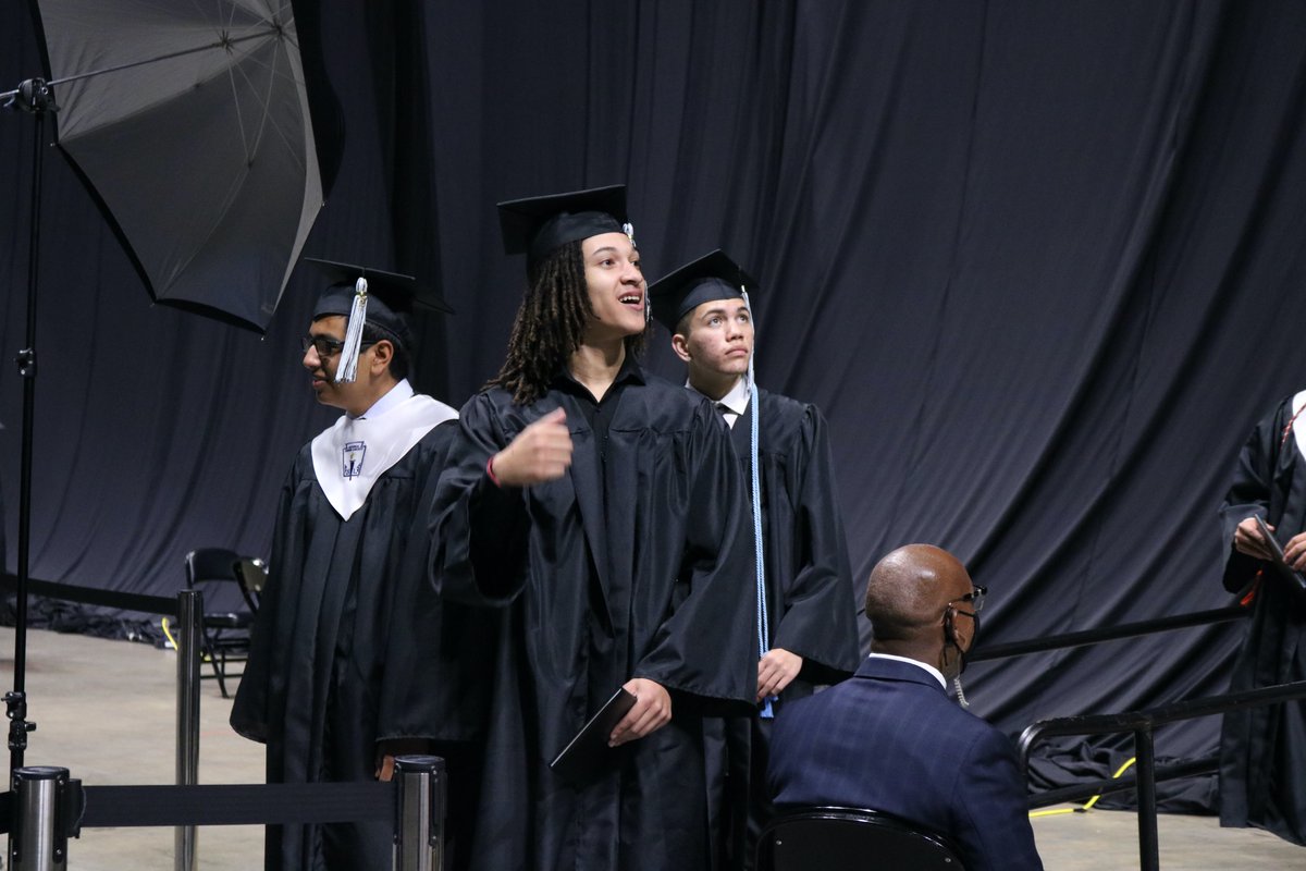 harlanhawkmedia's tweet photo. CONGRATULATIONS CLASS OF 2021!  The first four-year graduating class of John M. Harlan High School walked the stage at the Alamodome tonight.  These founding Hawks will forever be the bedrock of Hawk Nation.

@Harlan2021 @NISDHarlan @HarlanPtsa https://t.co/GtuI1VJ0dZ