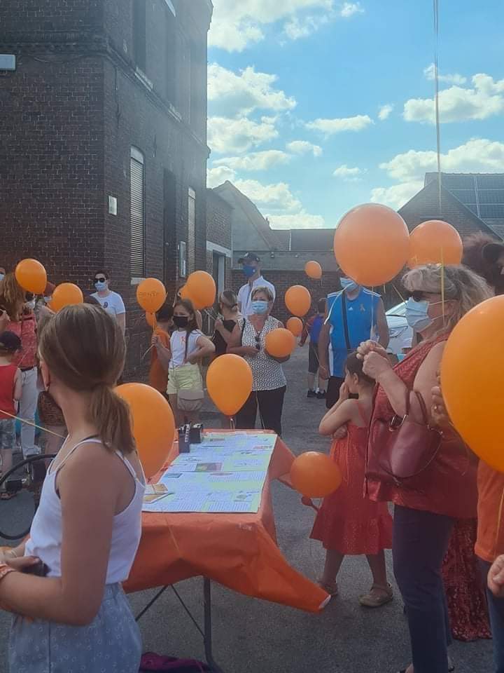 steph_jacquet's tweet photo. Des initiatives partout en France pour la 1ère journée nationale de sensibilisation au #TDAH #JNTDAH 🧡🧡🧡 https://t.co/zwKKr5cIUE