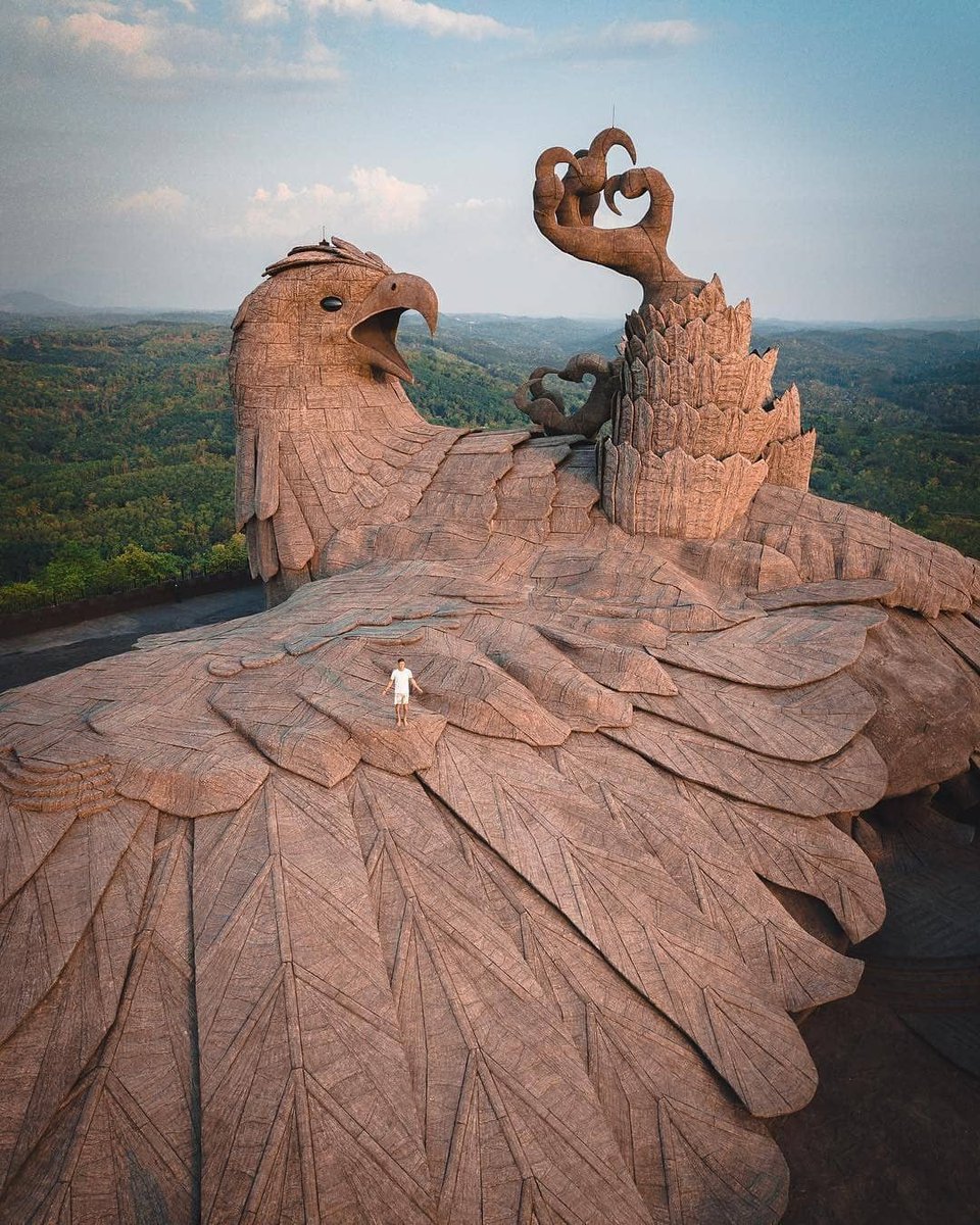 LocalziOfficial's tweet photo. Jatayu sculpture stands as a guardian to the hills and rocks by protecting them from mining.
At Chadayamangalam in the Kollam district of Kerala. It stands at an altitude of 350m above the mean sea level
#localzi
#incredible 
#keralatourism 
#indiantourism
#HistoryofArt https://t.co/6HBDopedNG