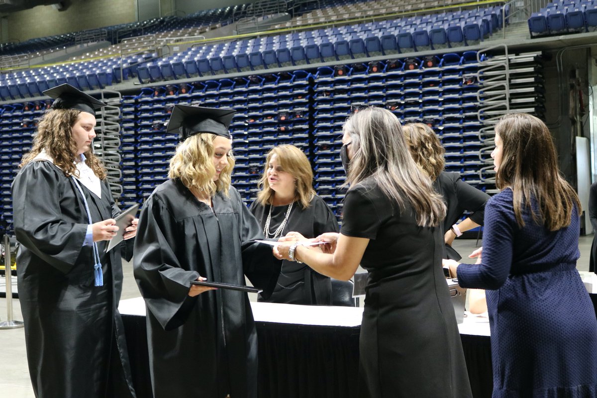 harlanhawkmedia's tweet photo. CONGRATULATIONS CLASS OF 2021!  The first four-year graduating class of John M. Harlan High School walked the stage at the Alamodome tonight.  These founding Hawks will forever be the bedrock of Hawk Nation.

@Harlan2021 @NISDHarlan @HarlanPtsa https://t.co/gdLolB7Xh8