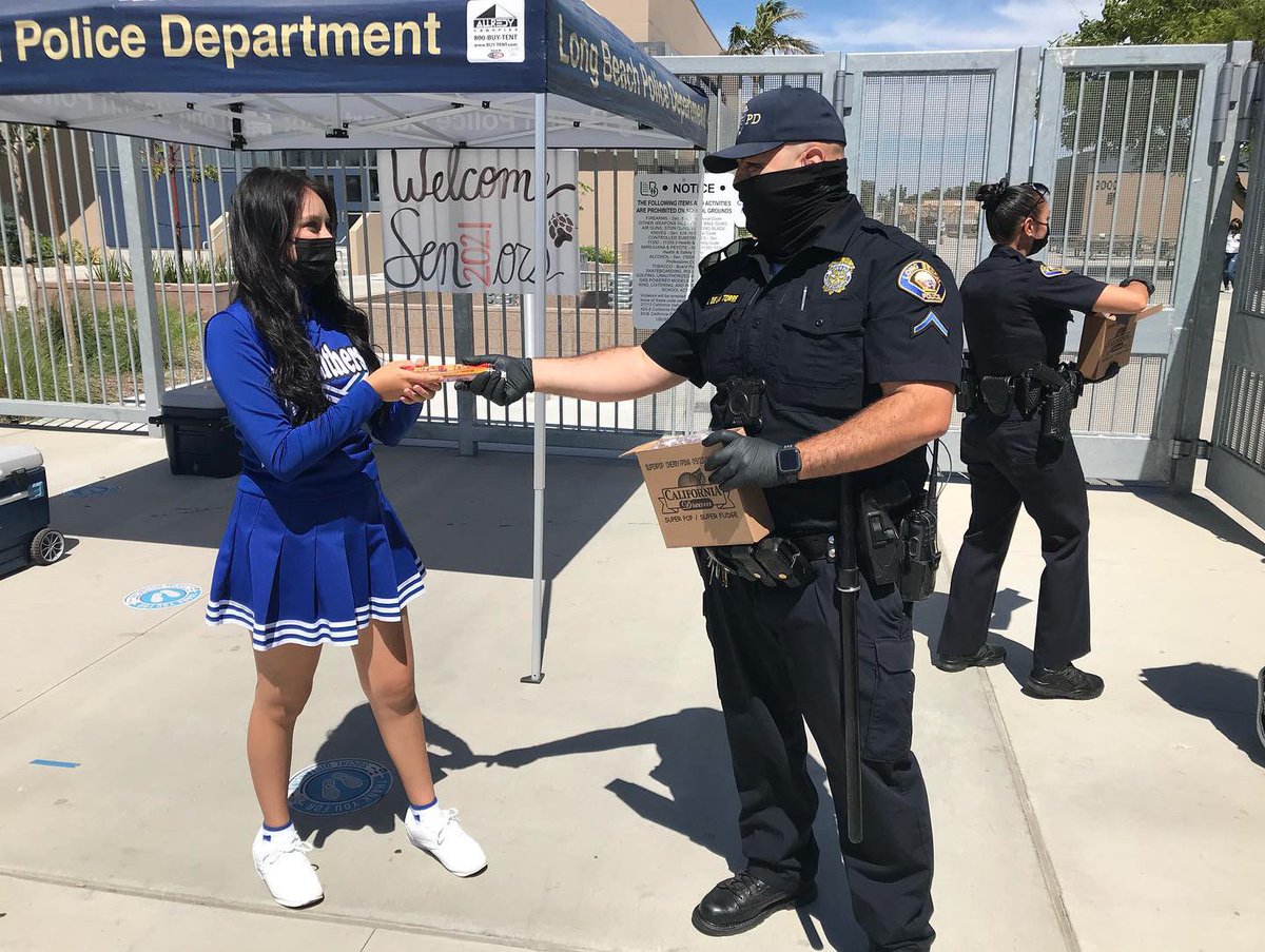 CounselorHamlet's tweet photo. Shoutout to the @LBPDNorth for providing an cool after school snack! ☀️#UptownUnited #PopsiclesWithPD #SweetTreat @lbjordanhigh @LBJordanASB #ProudToBeLBUSD https://t.co/VGkImJyhr4