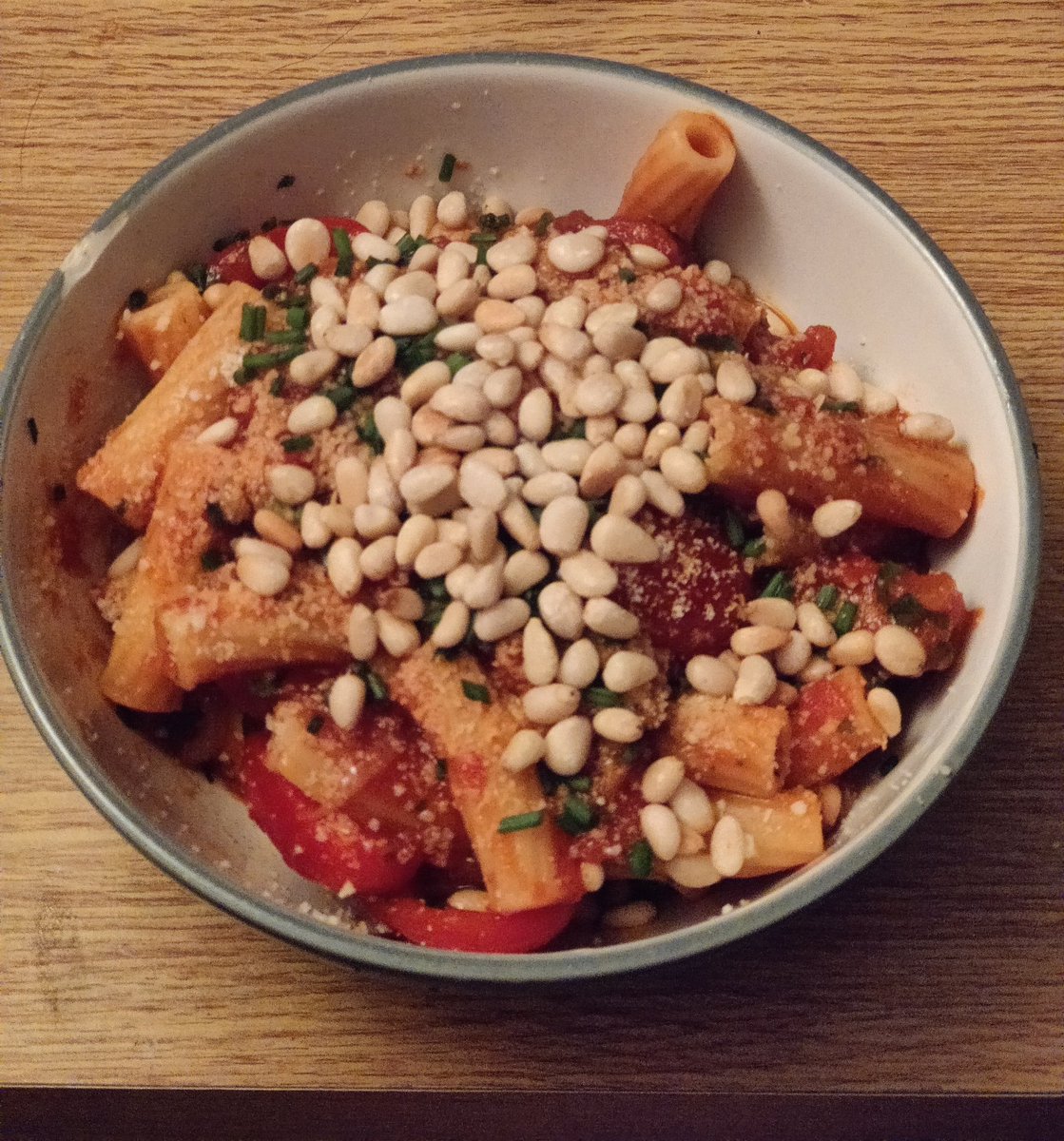 noisyearthling's tweet photo. @ThatGayVegan1 Vegan rigatoni with roasted pine nuts and vegan parmesan (◕ᴗ◕✿) https://t.co/CNAXbBhcYI