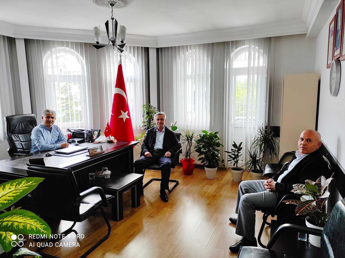 Halk Eğitim Merkezi Müdürü Sayın İsmail ÇİNPOLAT Bey'e ve Turhal Devlet Hastanesi Fatura Servis Şefi Değerli Üstadımız Sami YAHŞİ Bey'e ziyaretlerinden ve hoş sohbetlerinden dolayı teşekkür ederiz.
#GönlüGüzelİnsanlarlaBirlikte