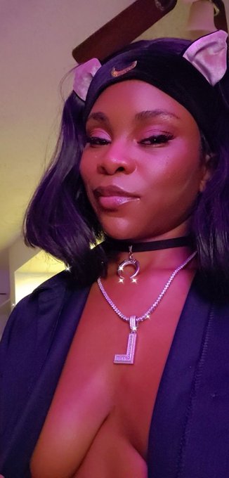 He call me a doll. Long as he knows issa brat 💅🏾😌 https://t.co/EFi80lthYP