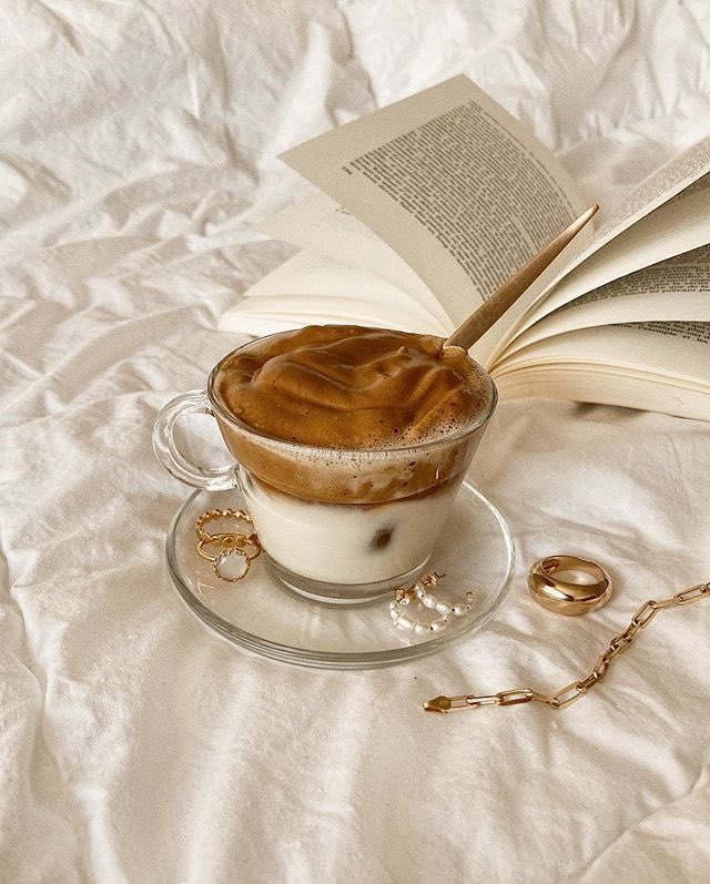 ⠀
     “ไหนๆก็แว่บเข้ามาแล้ว ก่อนจากไทม์ไลน์นี้ก็ขอให้ทุกคนมีวันที่ดี ขอให้เป็นวันที่น่ารักไม่ใจร้าย แต่หากมีพายุฝนหรือคลื่นตัวดีมาโถมซัดใส่ ก็ขอให้เต้น rain on me เย้ยมัน ถ้าวันไหนอ่อนล้า ไม่มีแรงโดนแฟนทิ้งก็ลุกขึ้นมา thank you,next กันเยอะๆ รักทุกคนเสมอ จะคิดถึงตลอดไปนะคะ!"
⠀