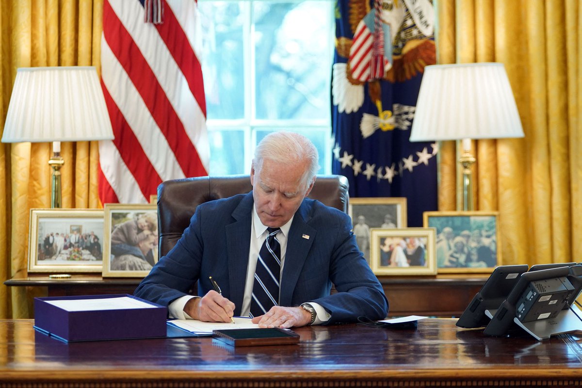 verge's tweet image. Biden revokes Trump bans on TikTok and WeChat trib.al/lL16VAx