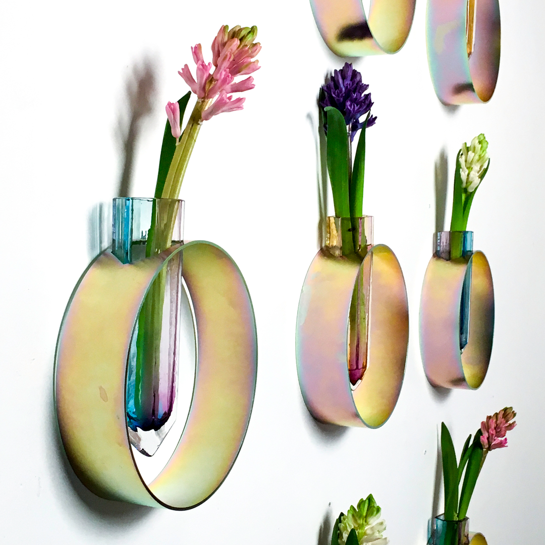 vitreluxe's tweet photo. Our Crystal Float vase combines elegance and luminous color. This spectrum of color, visible in both the Gold-Zinc plated hardware and the glass crystal, adds a brilliance to any room. Arrange them in groups to define a space with a Pop Art vibe. Use them individually in small sp https://t.co/Z5l3WQpWaW