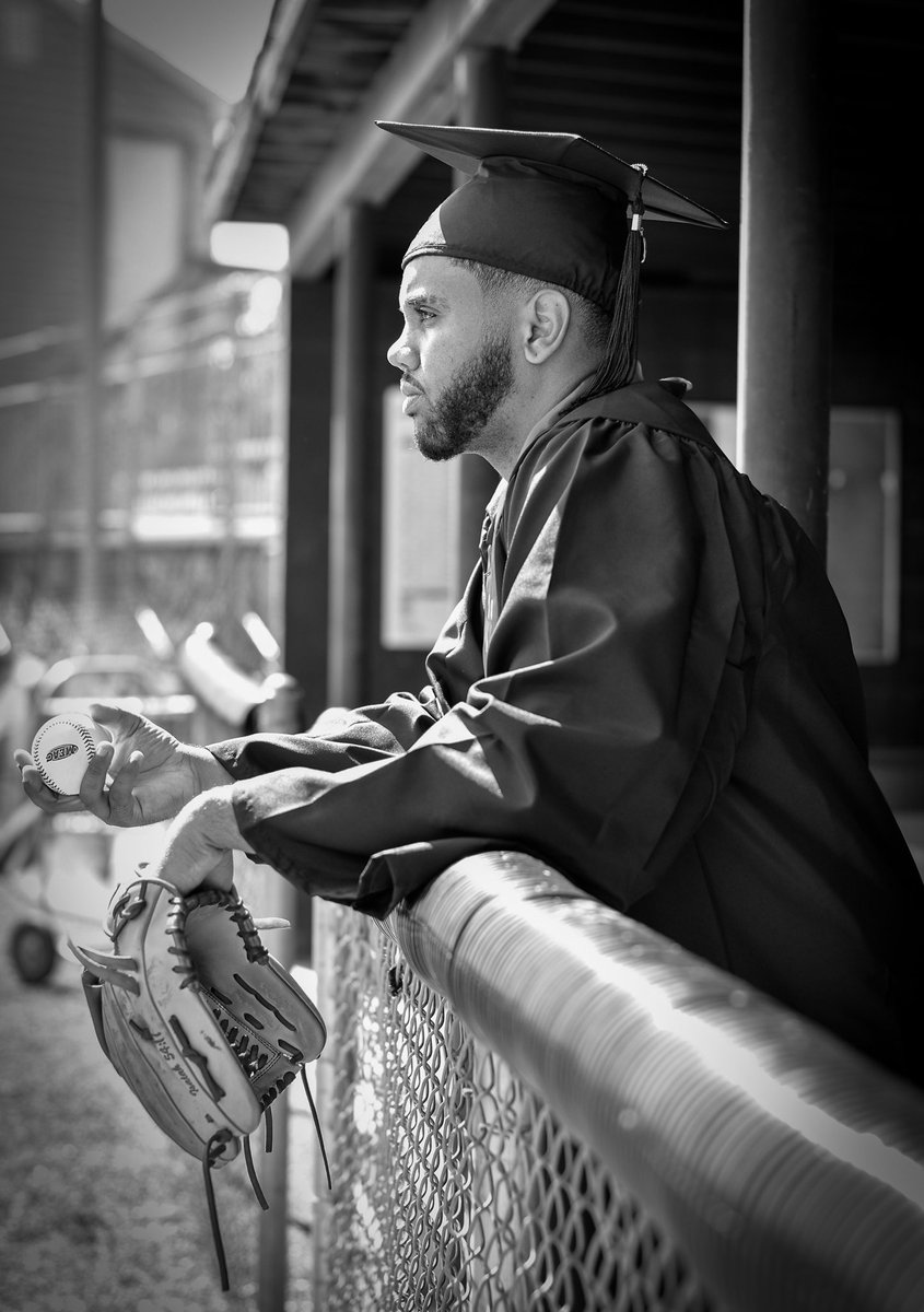 C_Lope6's tweet photo. What Can They Say Now 🤣👨🏽‍🎓 #DegreeIn3 https://t.co/sGdYIZQjl5