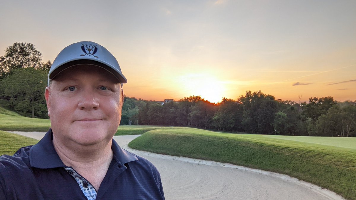fowlski's tweet photo. Awesome sunset made up for a good walk spoiled... (My problem not the course..!) #golf #golfontario https://t.co/b81SikThfE