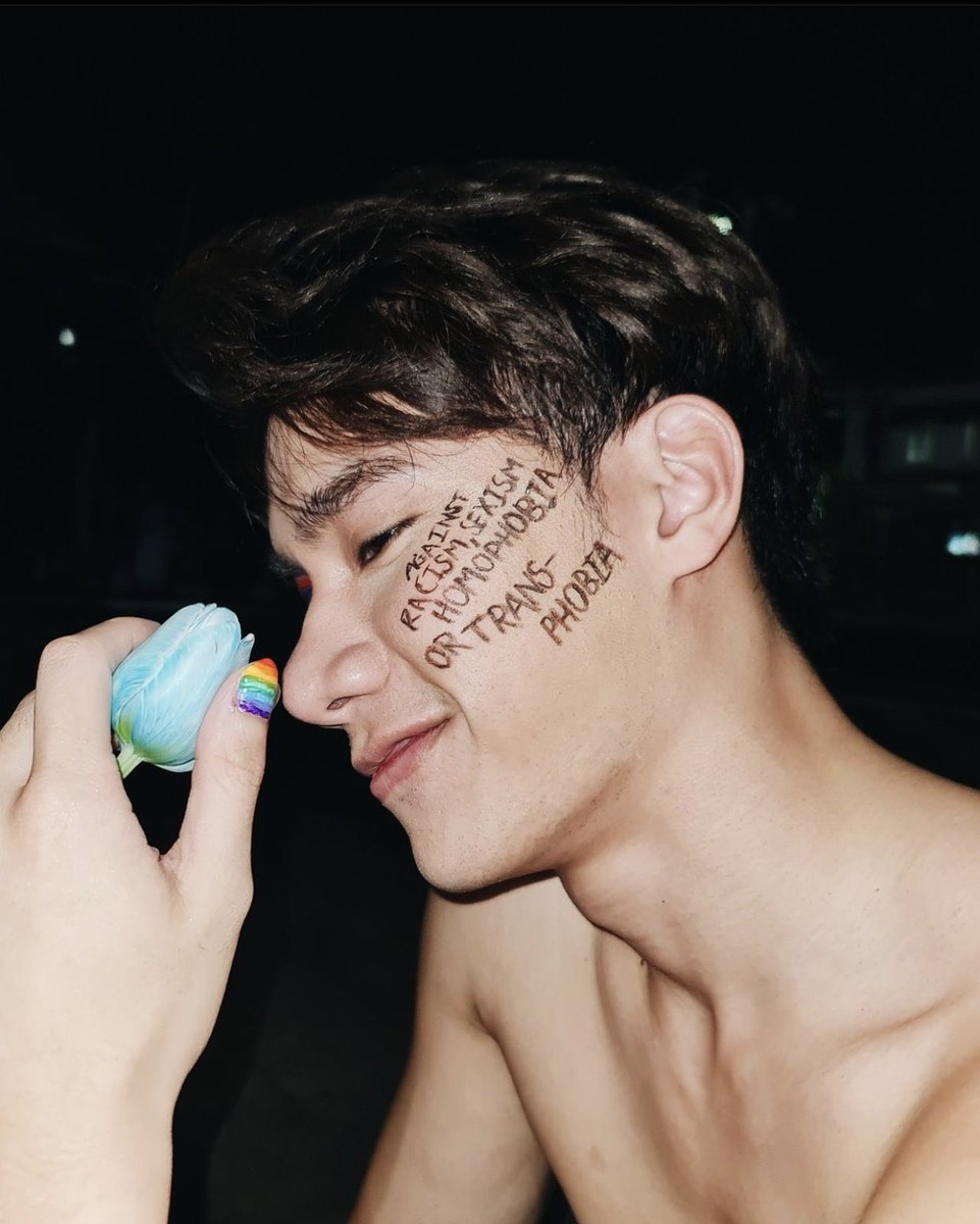 Jniewalker's tweet photo. โคตรดีเลย นักแสดงซีรีส์วายที่ออกมาสนับสนุน pride month อย่างชัดเจนอะ แค่เริ่มต้นด้วยประโยค as an actor who has portrayed LGBTQIA+ ก็จึ้งมากแล้ว เล่นบทเกย์ก็คือเกย์ ไม่ได้เลี่ยงคำ ก้าวข้ามคำว่าตัวละครไม่ได้เปนเกย์แต่ชอบผู้ชายคนนี้คนเดียวไปไกลละอะ https://t.co/UIPQbH8IwX