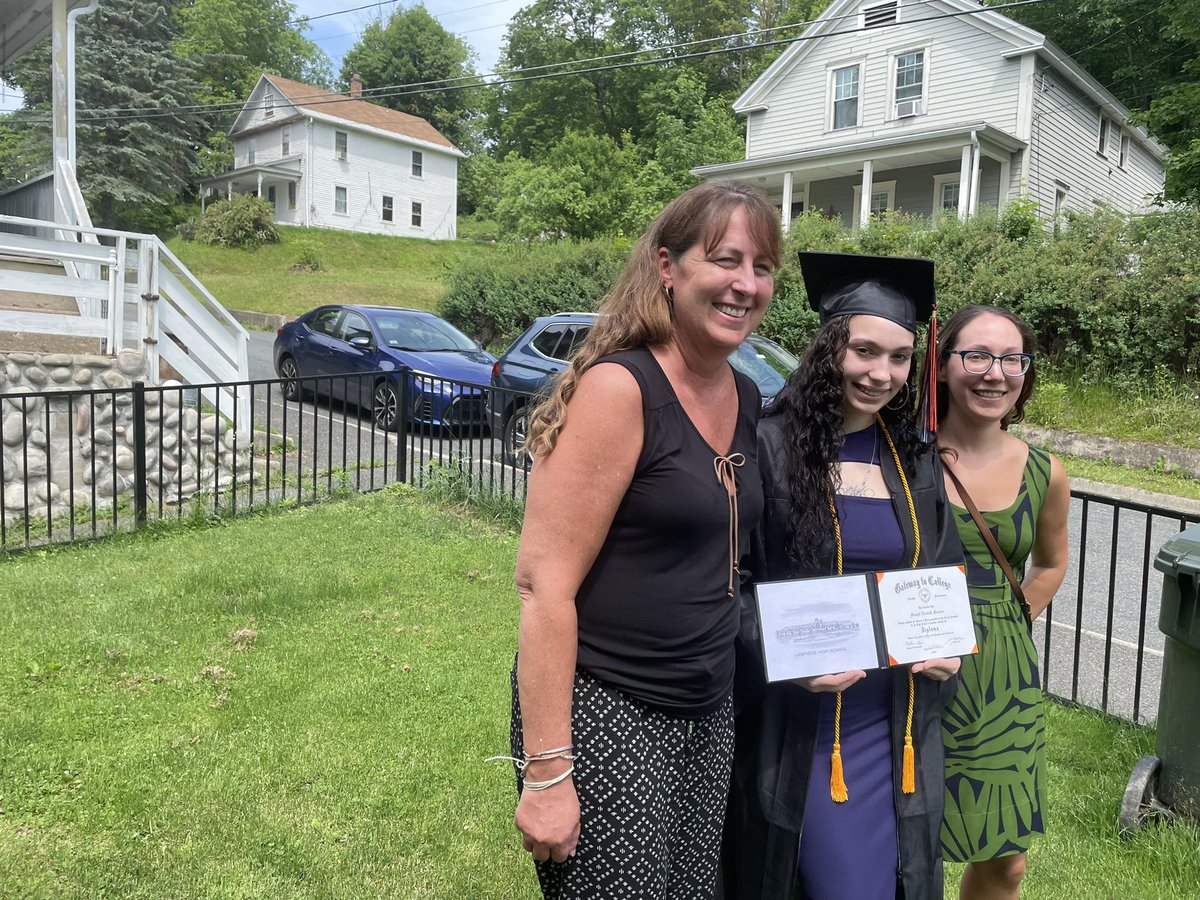 qccgtc's tweet photo. Celebrating #gatewaygrad Makayli today! https://t.co/uXm0wVOMKt