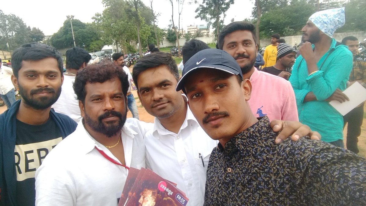ManjuManoj11's tweet photo. ನಮ್ಮ ಪ್ರೀತಿಯ ಅಣ್ಣ ಹಾಗೂ ಆಲ್ ಇಂಡಿಯಾ ಬಾದ್ ಷ  ಕಿಚ್ಚ ಸುದೀಪ್ ಫ್ಯಾನ್ಸ್ ಅಸೋಸಿಯೇಷನ್ ನ ರಾಷ್ಟ್ರ ಉಪಾಧ್ಯಕ್ಷರಾದ @JagadishJaggi78  ಅಣ್ಣನವರಿಗೆ  ಹುಟ್ಟು ಹಬ್ಬದ ಶುಭಾಶಯಗಳು ಅಣ್ಣ best wishes from chikballapur @KicchaSudeep  Fan's https://t.co/PTzMT42Ink