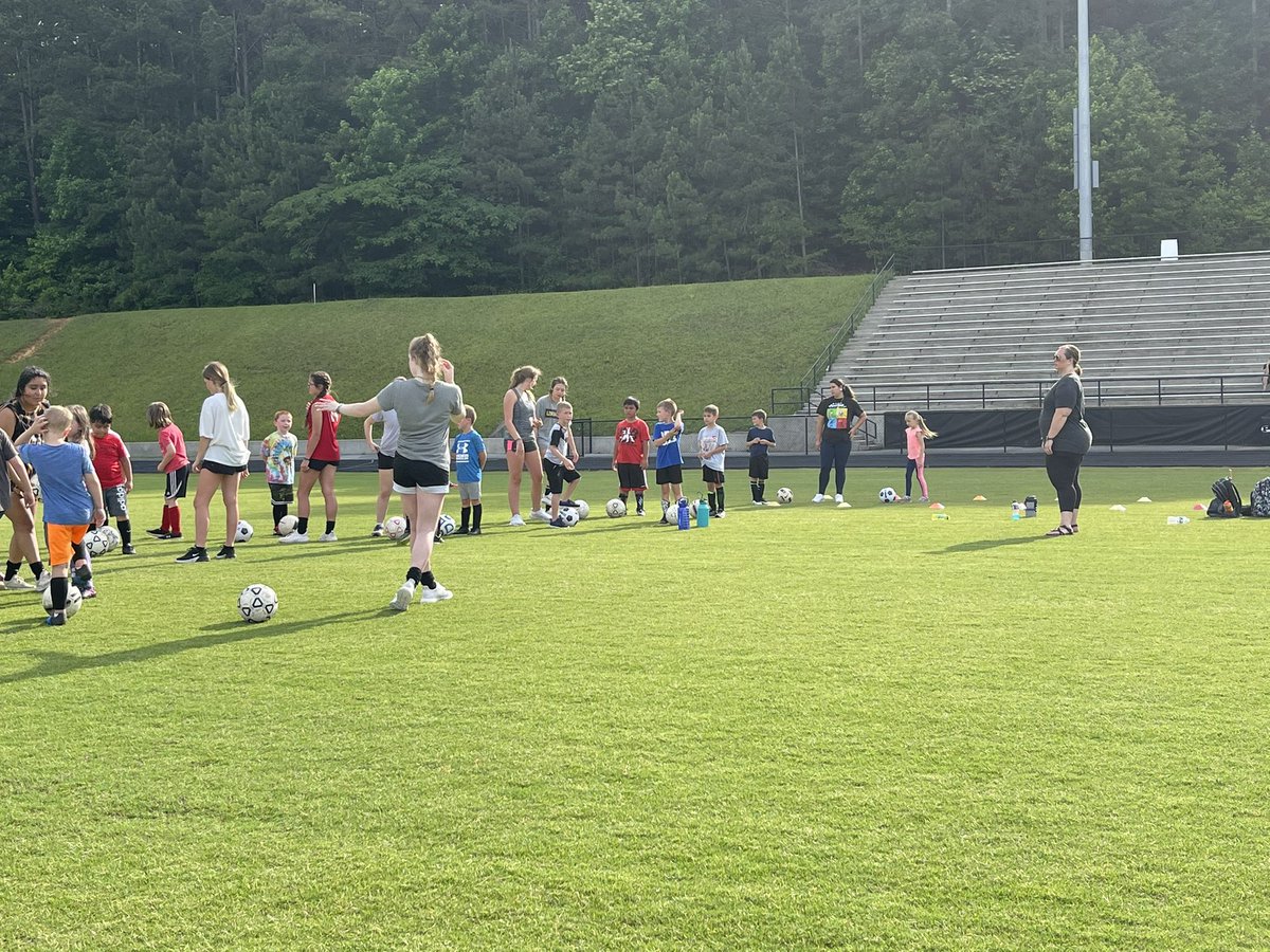 ph_sgirlssoccer's tweet image. Day 1 of Dragon Soccer Camp!! Amazing turn out with over 60 little Dragons! Huge shout out to the players and coaches #kickingitdragonstyle #programbuilding