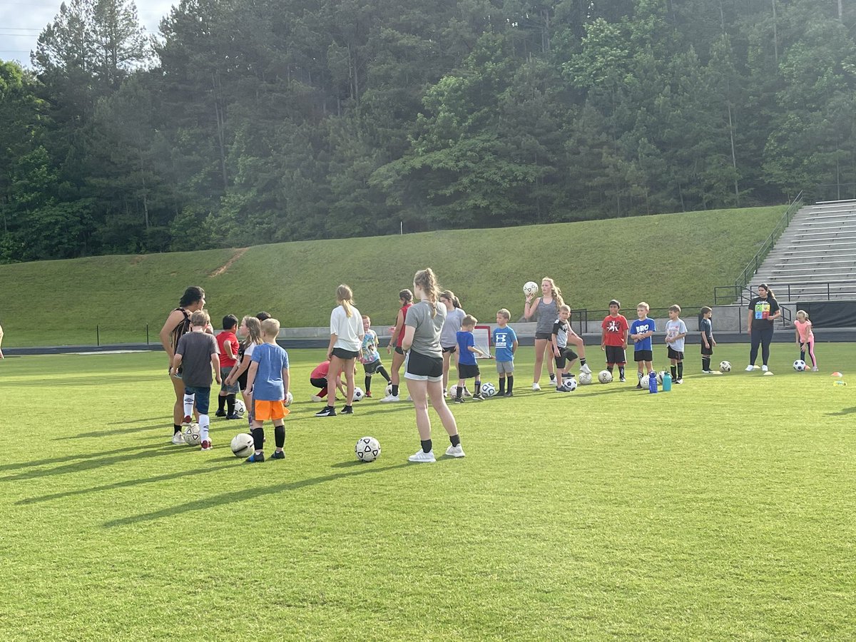 ph_sgirlssoccer's tweet image. Day 1 of Dragon Soccer Camp!! Amazing turn out with over 60 little Dragons! Huge shout out to the players and coaches #kickingitdragonstyle #programbuilding