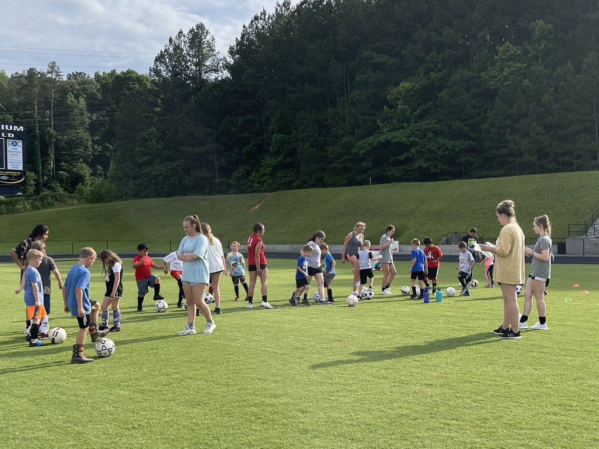 ph_sgirlssoccer's tweet image. Day 1 of Dragon Soccer Camp!! Amazing turn out with over 60 little Dragons! Huge shout out to the players and coaches #kickingitdragonstyle #programbuilding
