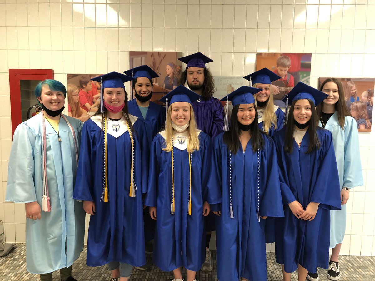 stmattsoc's tweet photo. Congratulations St. Matthew Alumni (2017)! Forever Bulldog Proud! 💙🎓💛 #SeeWhatMakesUsFamily #BulldogProud #StMatthewSchool #OutstandingCatholicEducation https://t.co/AEiNsktbHx