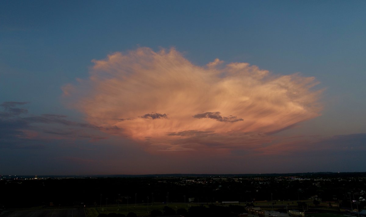 bschlep1's tweet image. The hair looks magnificent, but I think she could use some more lipstick…
@ian_leonard @FOX9