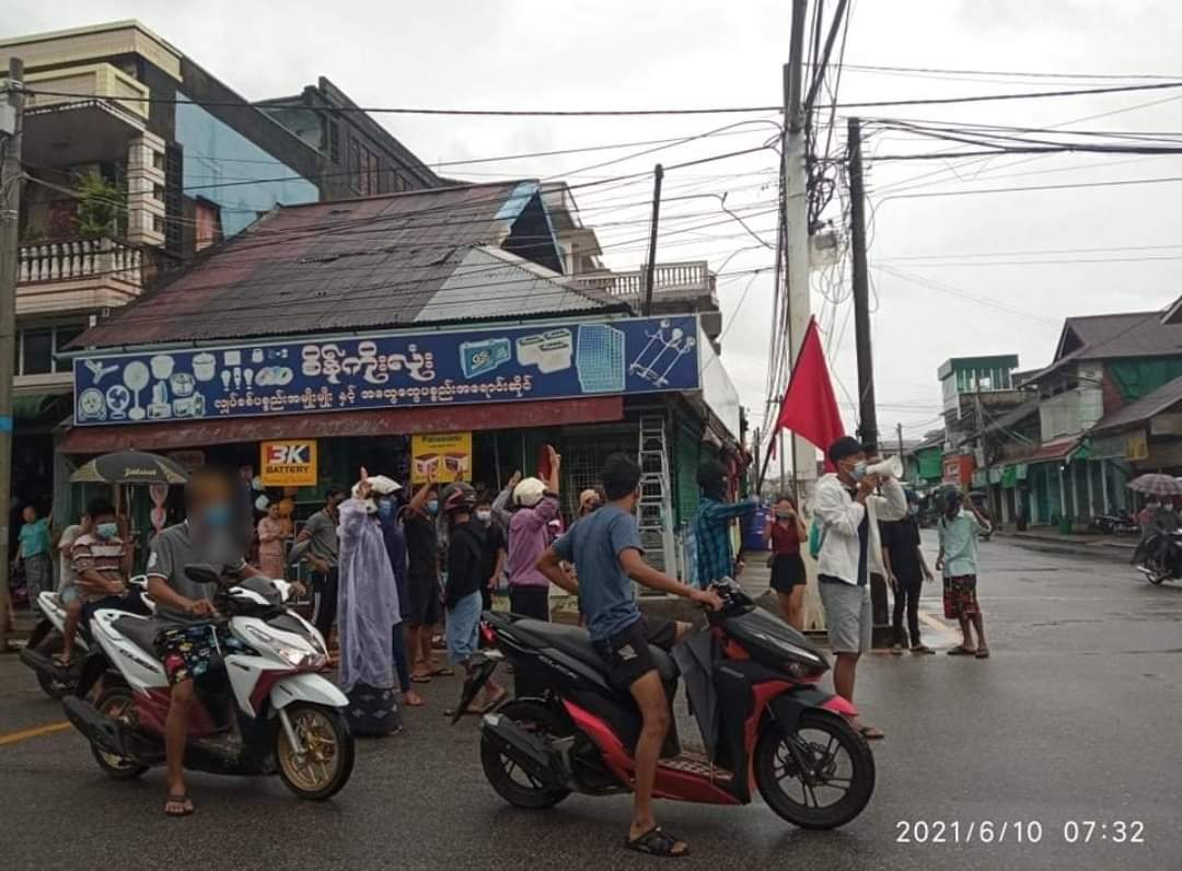 Dawn Strike in #Dawei protest against the military regime!!

#SaveLives_HelpNGOs
#June10Coup
#WhatsHappeningInMyanmar