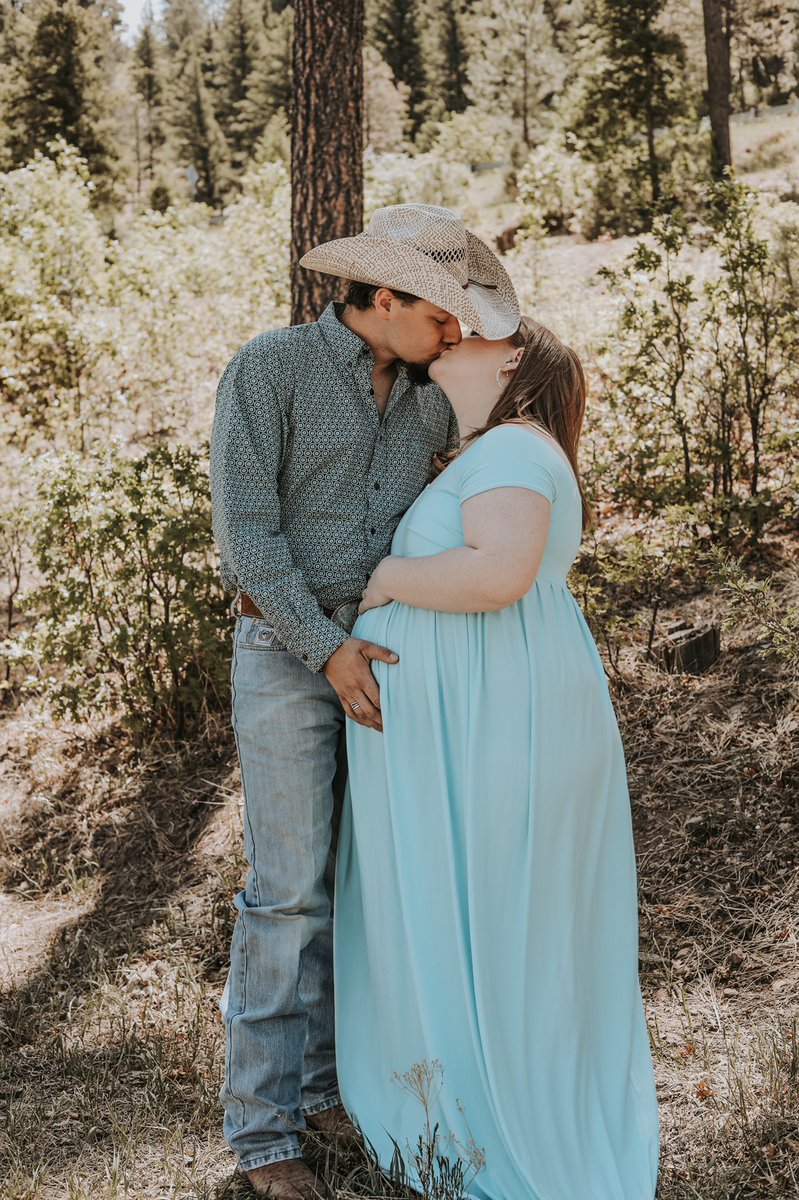 PunchyScrunchie's tweet photo. @TrishTilbury did the most amazing job for my maternity shoot!! I can’t stop obsessing over them 🖤⚡️ https://t.co/AgjaetGQOv