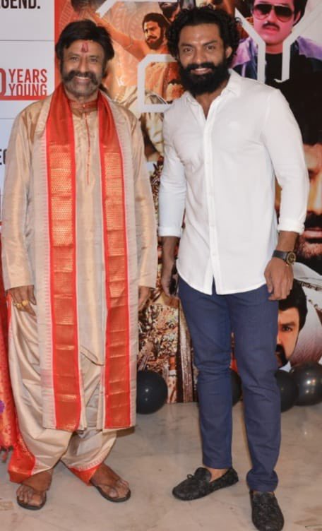 NANDAMURIKALYAN's tweet photo. 61వ పుట్టిన రోజు జరపుకుంటున్న మీరు ఎప్పుడూ సంతోషం గా ఆరోగ్యం గా ఉండాలని కోరుకుంటున్నాను.Wishing you a very Happy 61st Birthday Babai #HappyBirthdayNBK https://t.co/05b5VisjNs