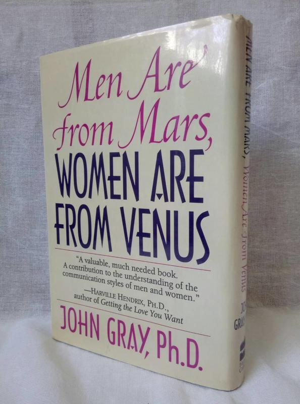 BooksInFilms1's tweet photo. The New Fit or Fat by Covert Bailey / Men are from Mars, Women are from Venus by John Gray. Clueless (Amy Heckerling, 1995) #BooksInFilms #BooksInMovies #CovertBailey #JohnGray #AmyHeckerling https://t.co/hnOjgVnnp5