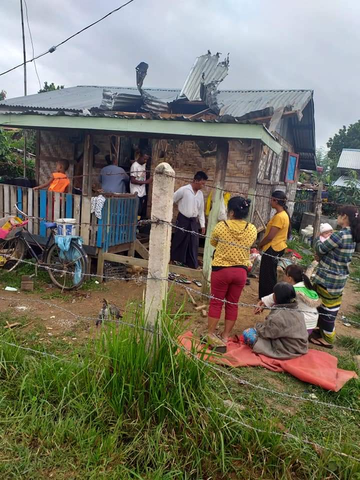 HanLay76523318's tweet photo. 🔴 in #Kayah State : One young boy was killed  in NantBawWam Ward , #Loikaw  due to heavy artillery shells indiscriminately fired by Military Terrorists last night (June9). There’re also reports of housings’ damages.

#WhatsHappeningInMyanmar 
#June10Coup https://t.co/Ha1XfJSl5N