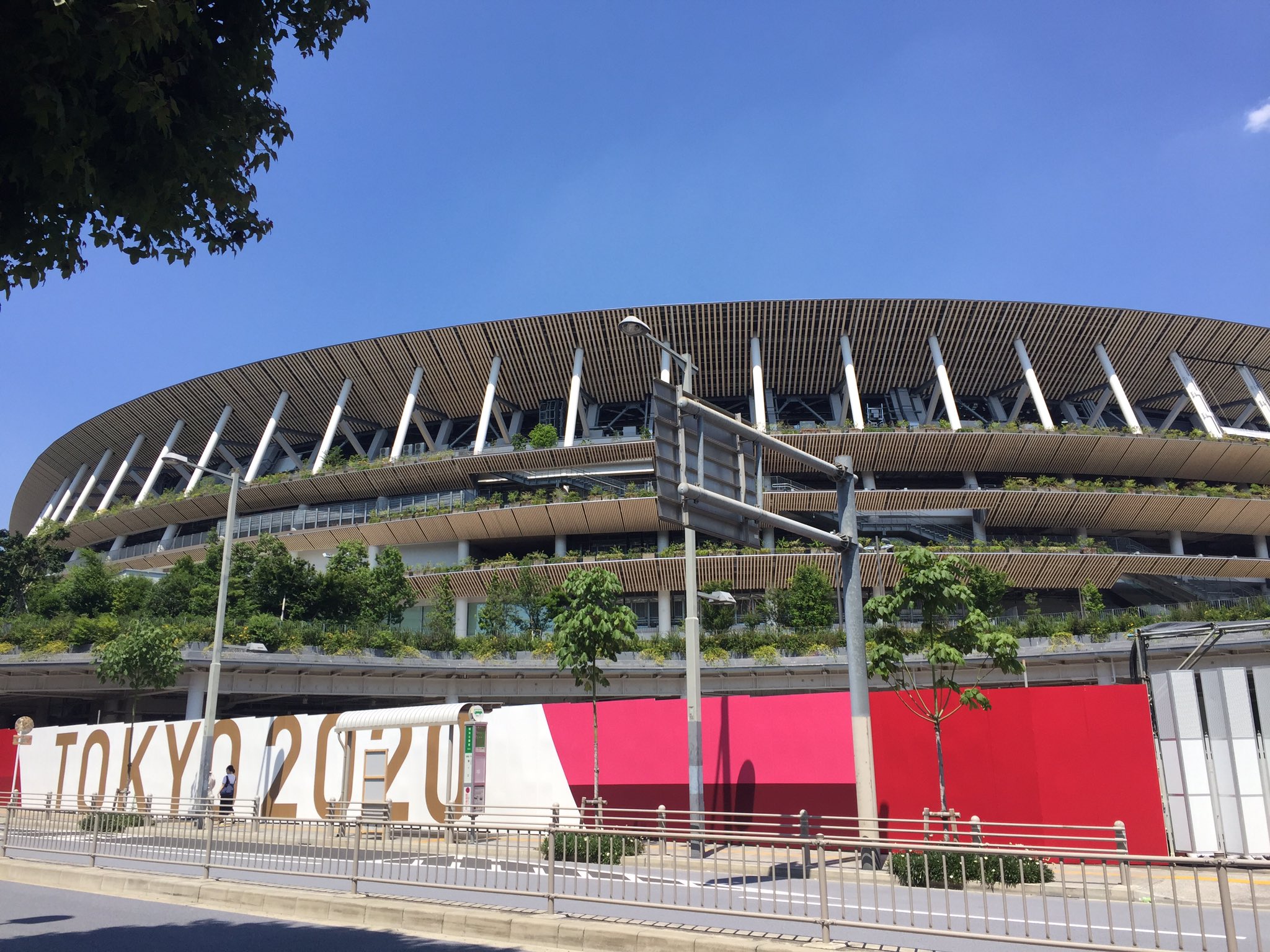 反五輪の会 No Olympics 神宮外苑の草野球場が陸上のサブトラックに 野球場たしか６面くらいあったハズ オリンピックのために庶民が使えるスポーツ施設が使えなくなってる典型例 T Co Layzeuou0o Twitter