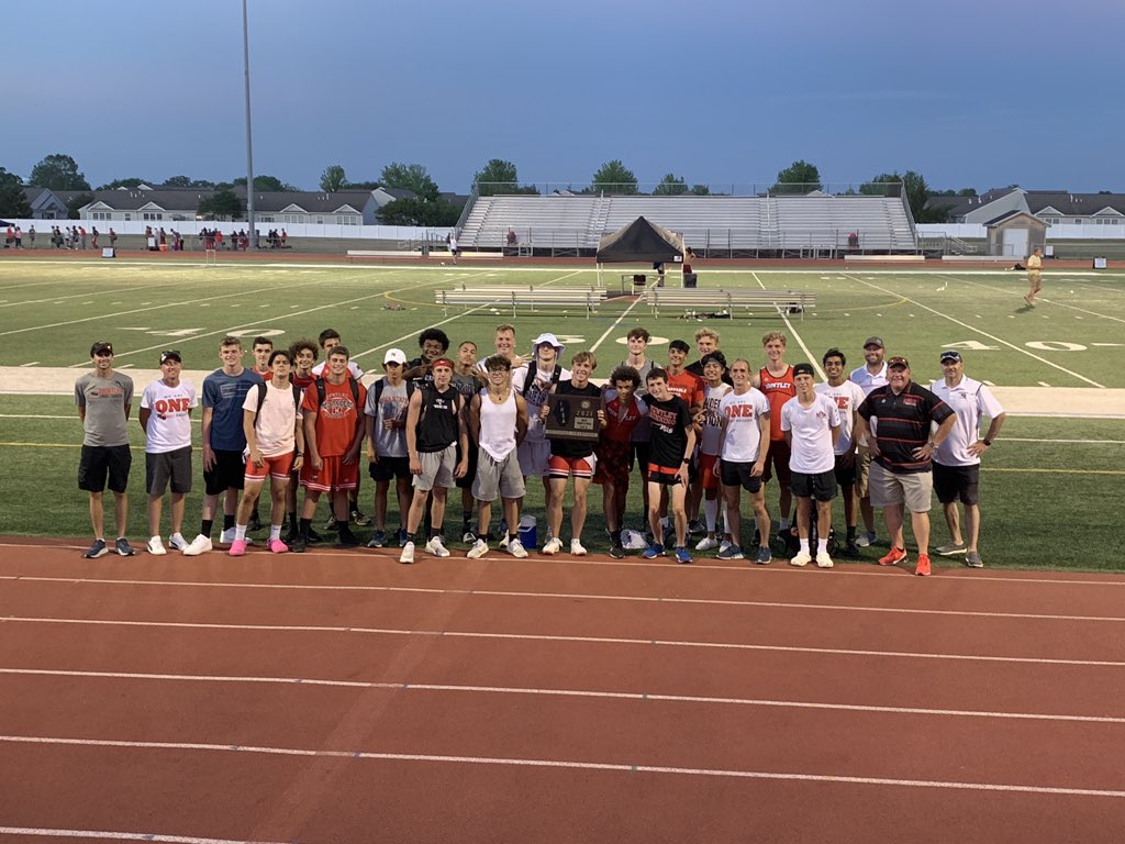 HuntleyBoysT_F's tweet photo. Sectional Champions! Congratulations fellas! https://t.co/m5lPEj57ZQ