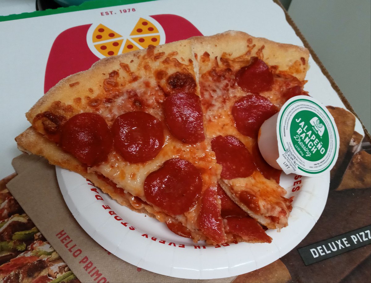 ScooterDoodles's tweet photo. Pepperoni heaven, mmm! 🍕🍽💕😋 #pizzatime #pepperonilover #pepperonipizza #dinnerforone #jalapenoranch #moviereference #MarcosPizza https://t.co/mZj2biIVrX