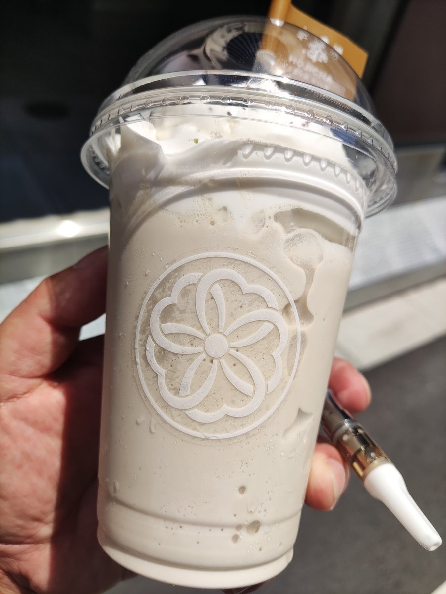 キンキンに冷えてやがる😆

#CBD
#スムージー