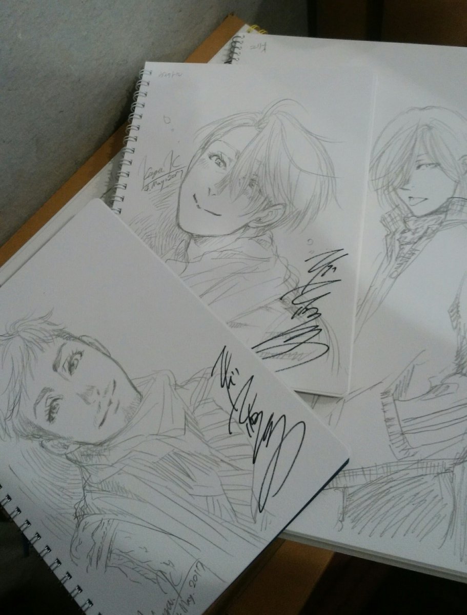 アタリ取らずに目から描いてくってスケブでしかやったことないな。スケブは時間との勝負なので消しゴムとアタリを省略。白い紙面をじ～っと見つめて念写(イメージ)した線をなぞる感じ。 