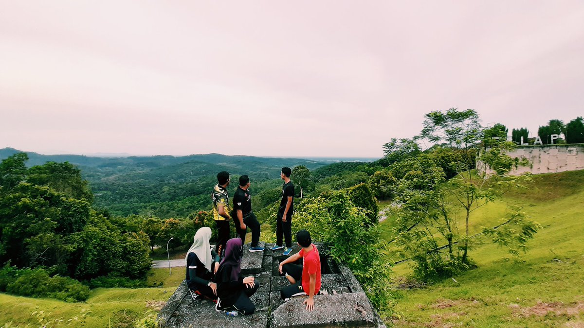 NrlNajihahZnl's tweet photo. Apabila diri menyatu dengan alam, diri akan dapat merasai ketulusan alam dalam membahagi keindahan dan kesejukan di setiap paginya. Bila nak pi Bukit Temoh lagi🤔 https://t.co/Z4BWYU2aGV