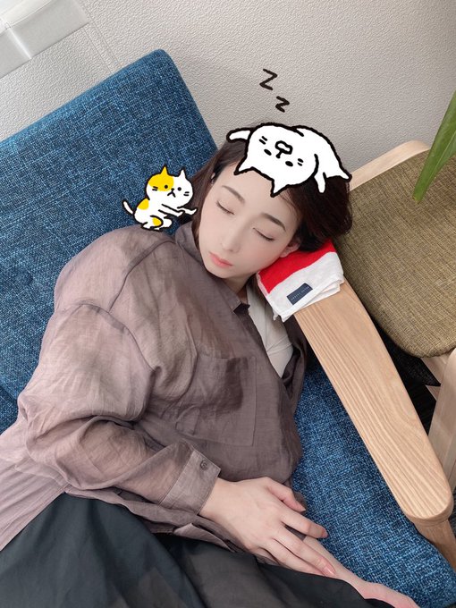 この間事務所行った時少し仮眠したら うっかりマジ寝を盗撮され 後日LINEで知らされるという罠  (色々荒ぶりなのでスタンプで誤魔化し) https://t.co/52BWeVlJ5b