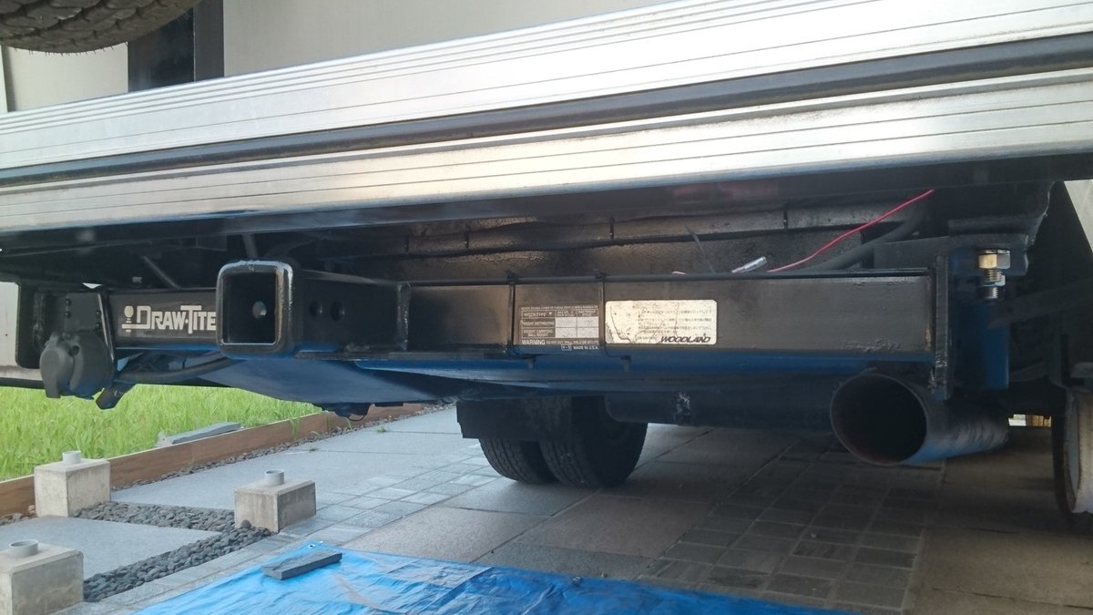 Jay Mashiko 屋根の補修が一段落したので下回りも手を加えます 外せる部品は外してサビ落としてマフラー タンク フレーム等塗り直しました キャンピングカー キャンピングカーdiy キャンピングカー修理 車中泊 フォード ウィネベーゴ