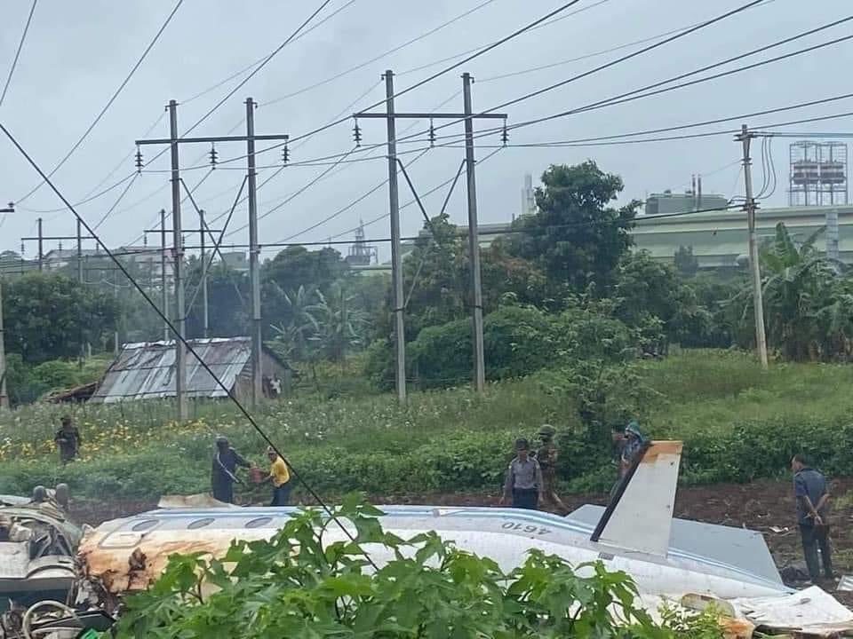 Wutyee6's tweet photo. Terrorist military plane crashed near a camp in Pyin-Oo-Lwin, locals said. Twelve Terrorists were killed.  It’s their own karma for killing its own citizens   #WhatsHappeningInMyanmar #June10Coup https://t.co/vpmASXiQK5