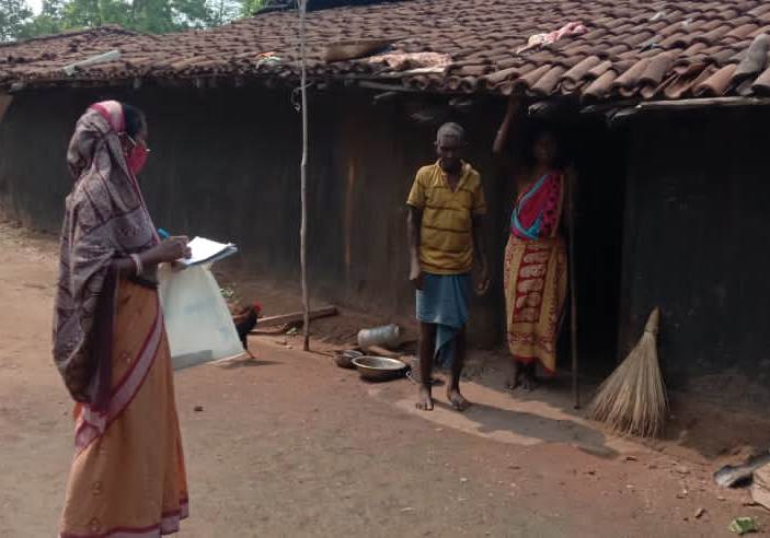 Most of the people are unable to register in the #CowinPortal and book their #Covid19 jab. Our volunteers visit every door and facilitate people to register in for vaccination in #Hemgir in #Sundargarh We thank their efforts! @DMSundargarh @MoSarkar5T
 @NITIAayog @CMO_Odisha
